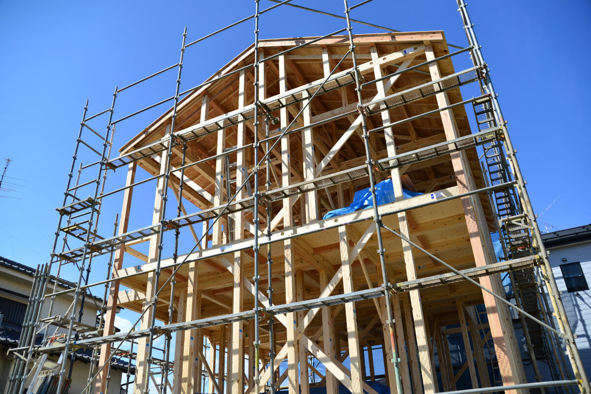 建築中の家